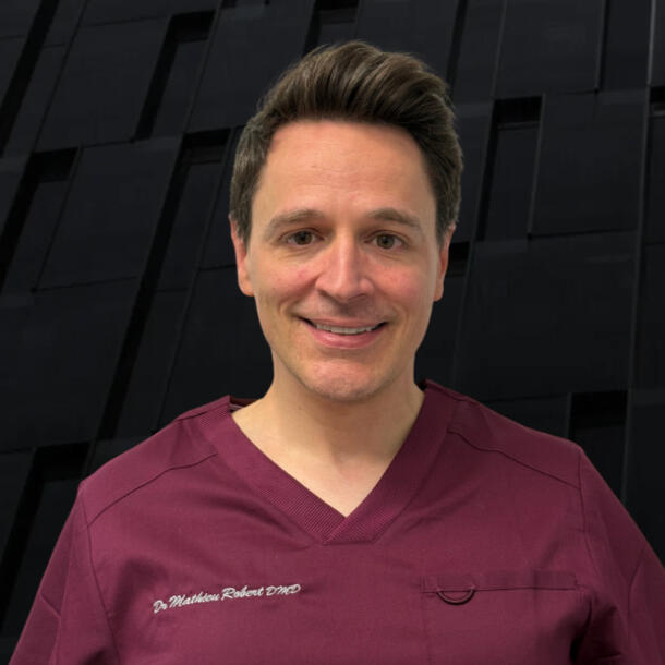 Dr Robert s’efforce de vous mettre à l’aise dès votre arrivée, tout en créant une expérience personnalisé et positive.